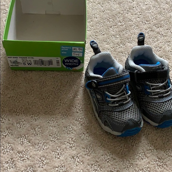 stride rite tennis shoes